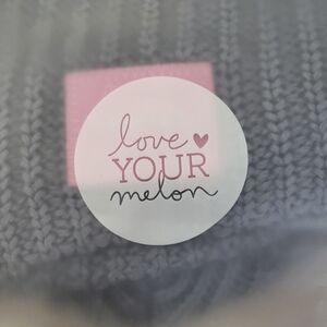 Love your melon beanie in charcoal grey. No pompom. Never used